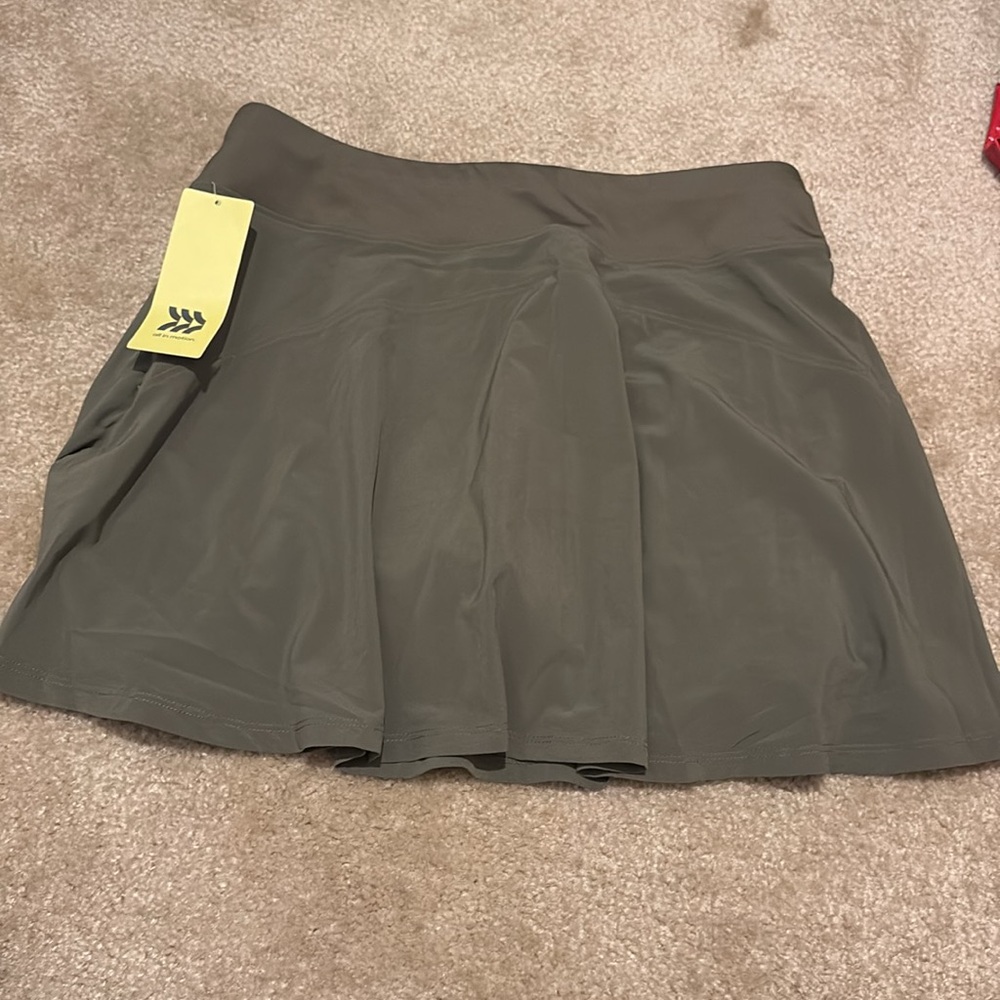 Women’s sport skirt. NWT! Size M - Picture 2 of 3